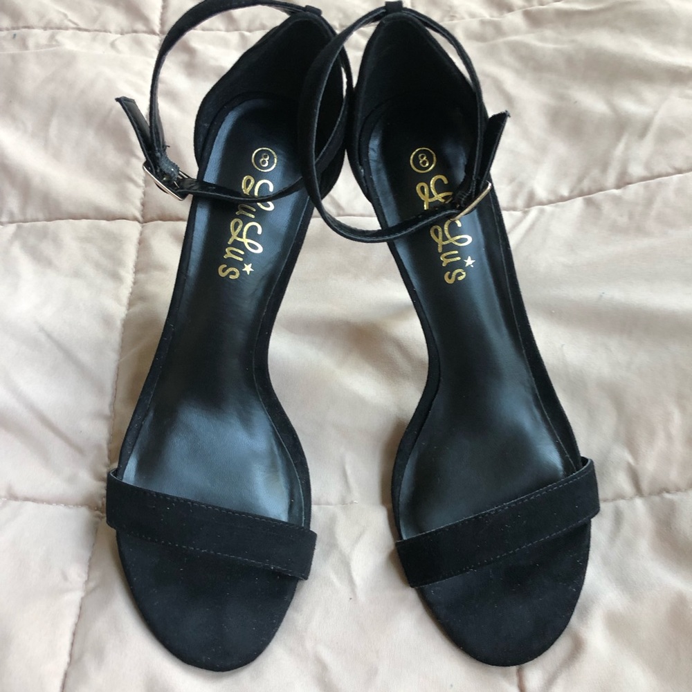 Lulus • ‘Elsi’ suede black heels 8 - Picture 6 of 7